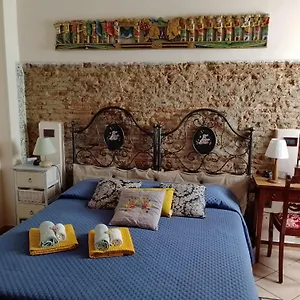 Apartment Il Piccolo Eden - Private Garden, Livorno